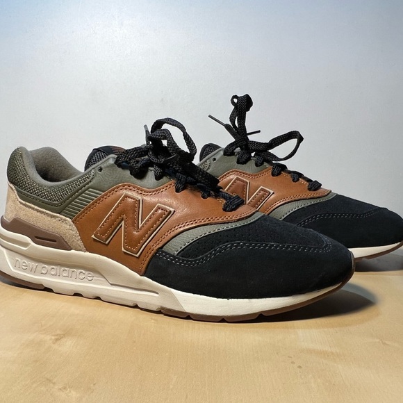 SOLD!! New Balance (brand new) - Picture 1 of 4